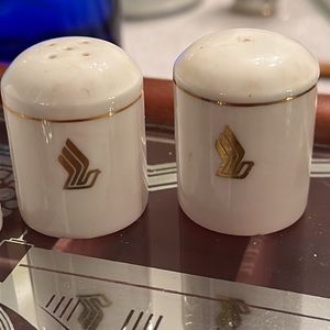 Singapore Airlines Narumi Salt & Pepper Shakers First Business Class